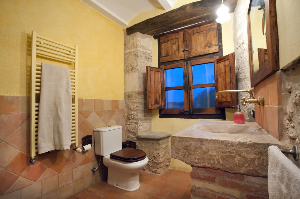 Mil Estrelles Villa Cornellá de Terri Oda fotoğraf